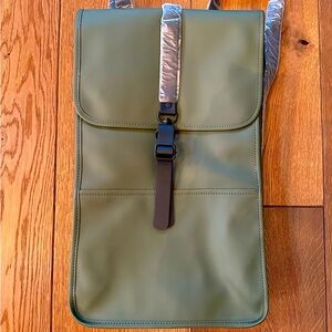 NWT RAINS Waterproof Backpack Evergreen #12200